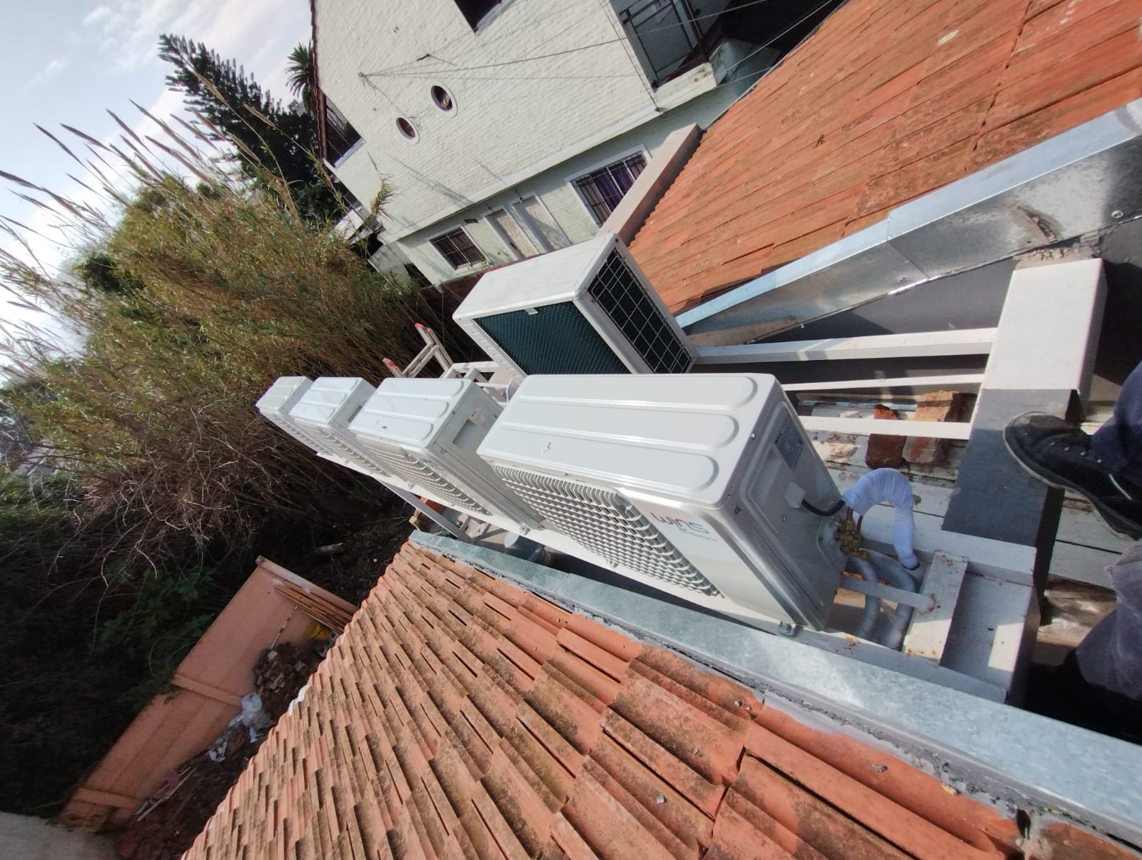 Trabajo de instalación y refrigeración por Tecniclima